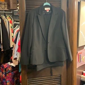 Pants suit